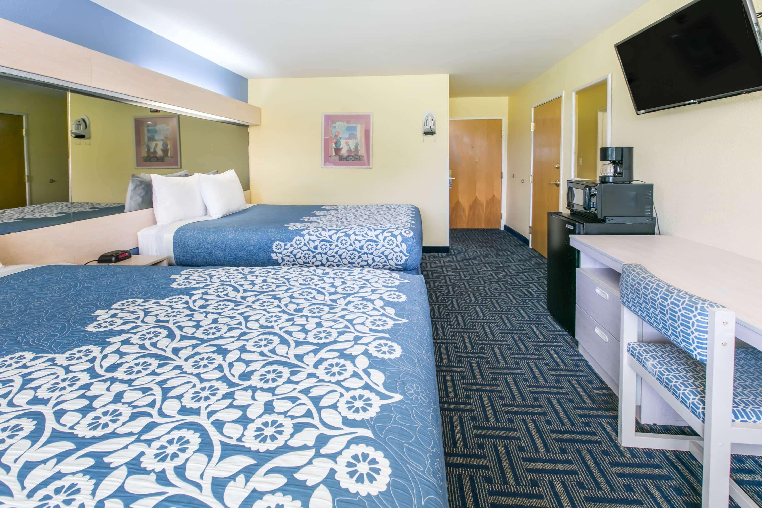 Days Inn Pryor Creek Экстерьер фото