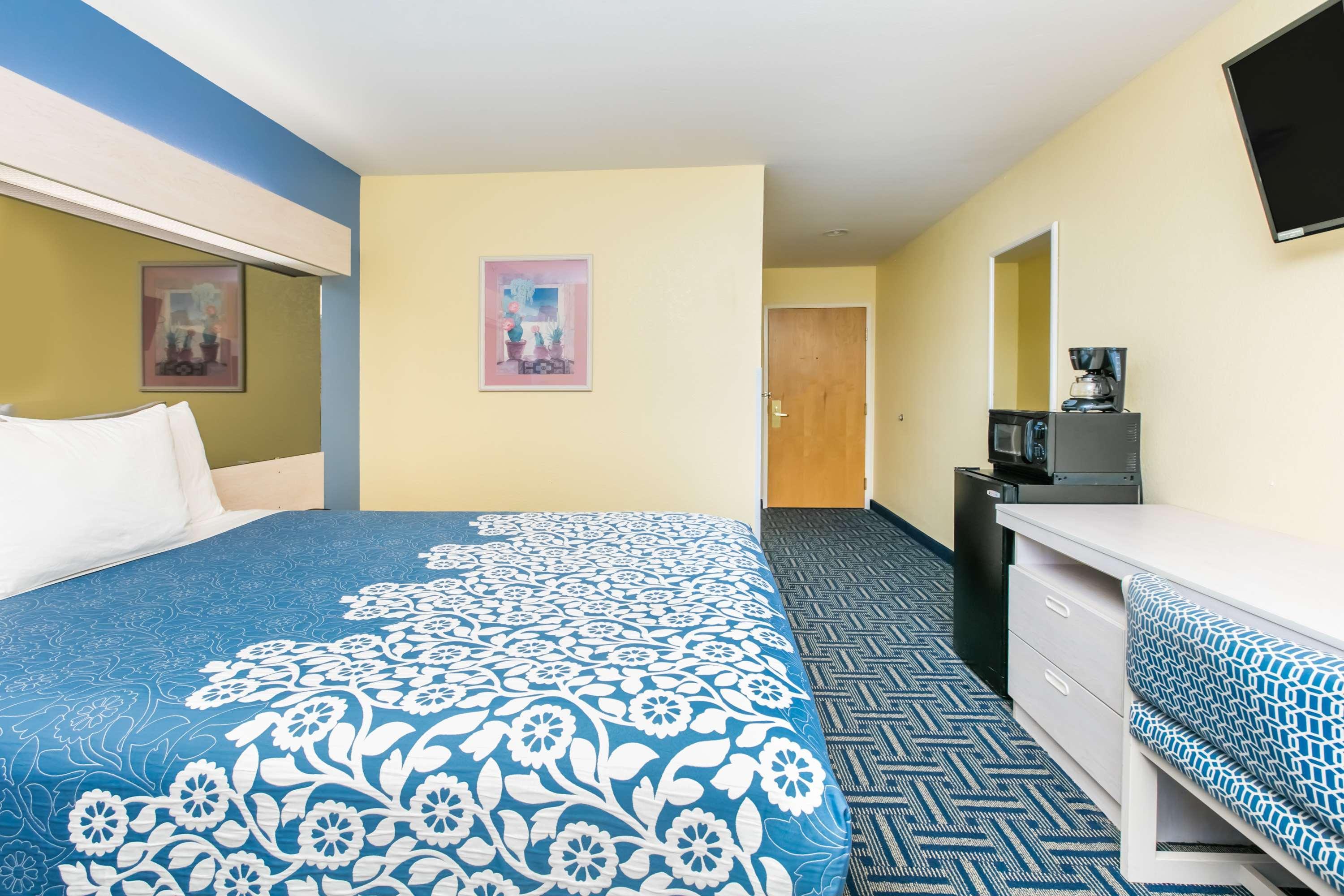 Days Inn Pryor Creek Экстерьер фото