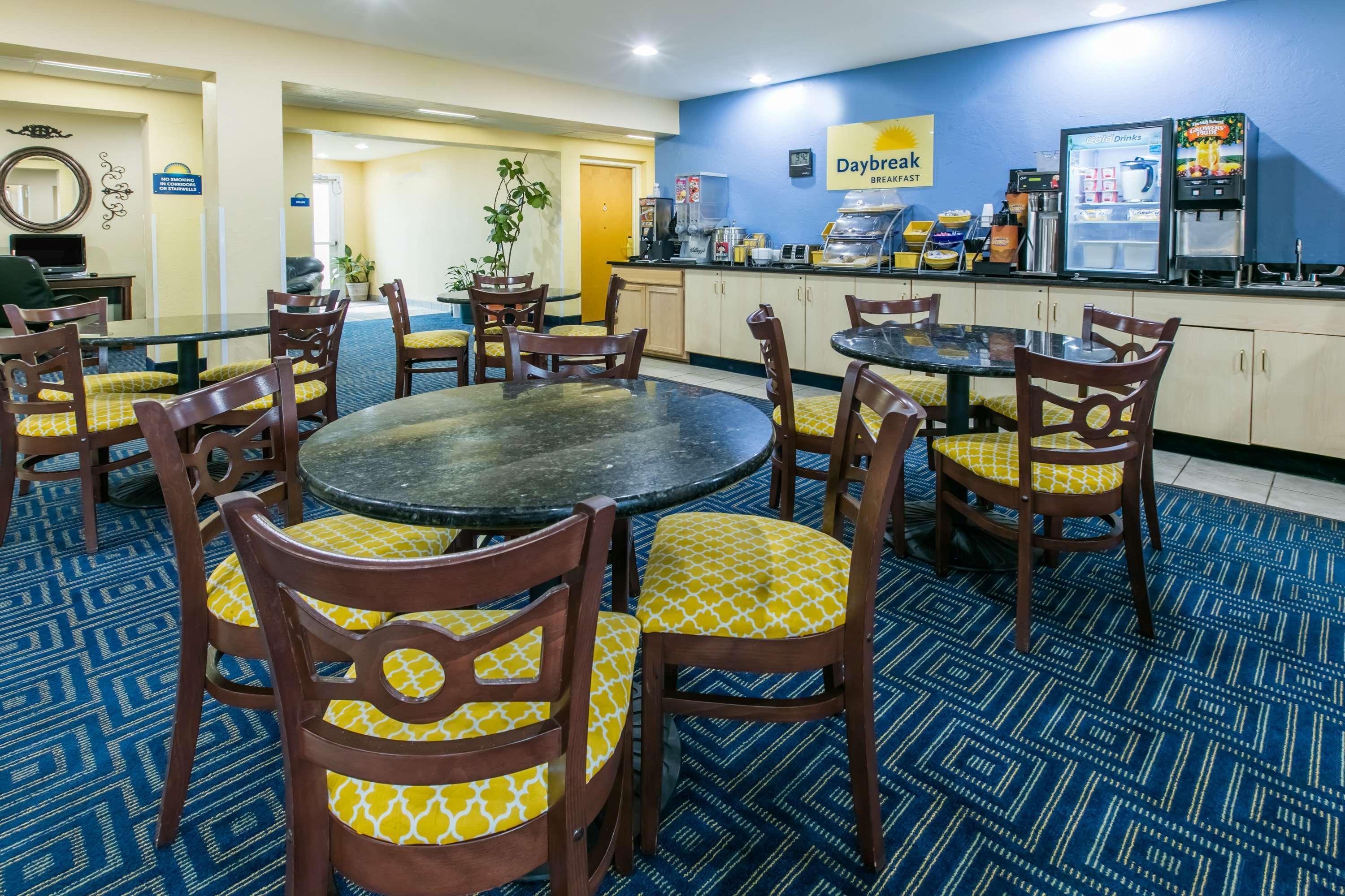 Days Inn Pryor Creek Экстерьер фото