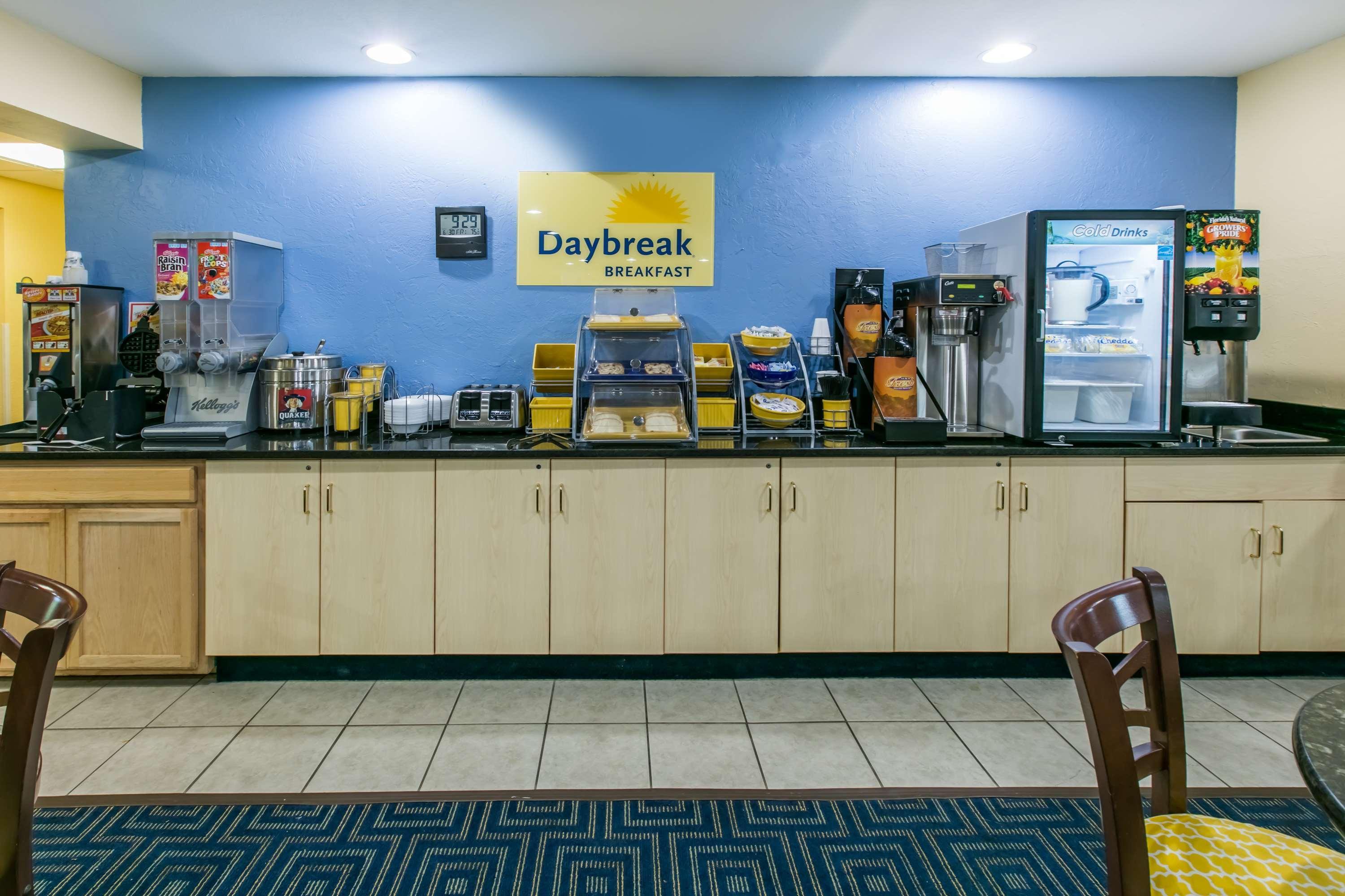 Days Inn Pryor Creek Экстерьер фото