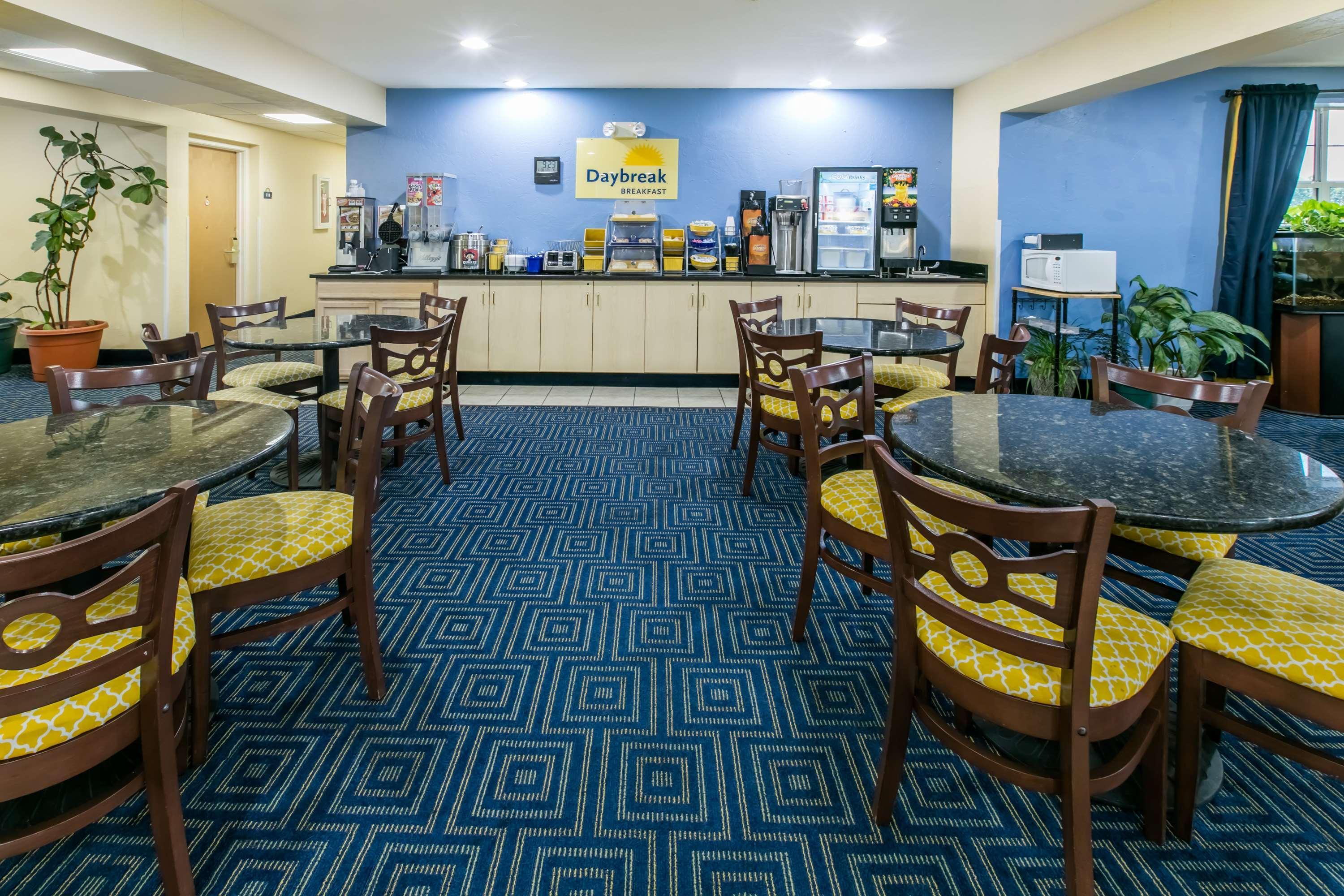 Days Inn Pryor Creek Экстерьер фото