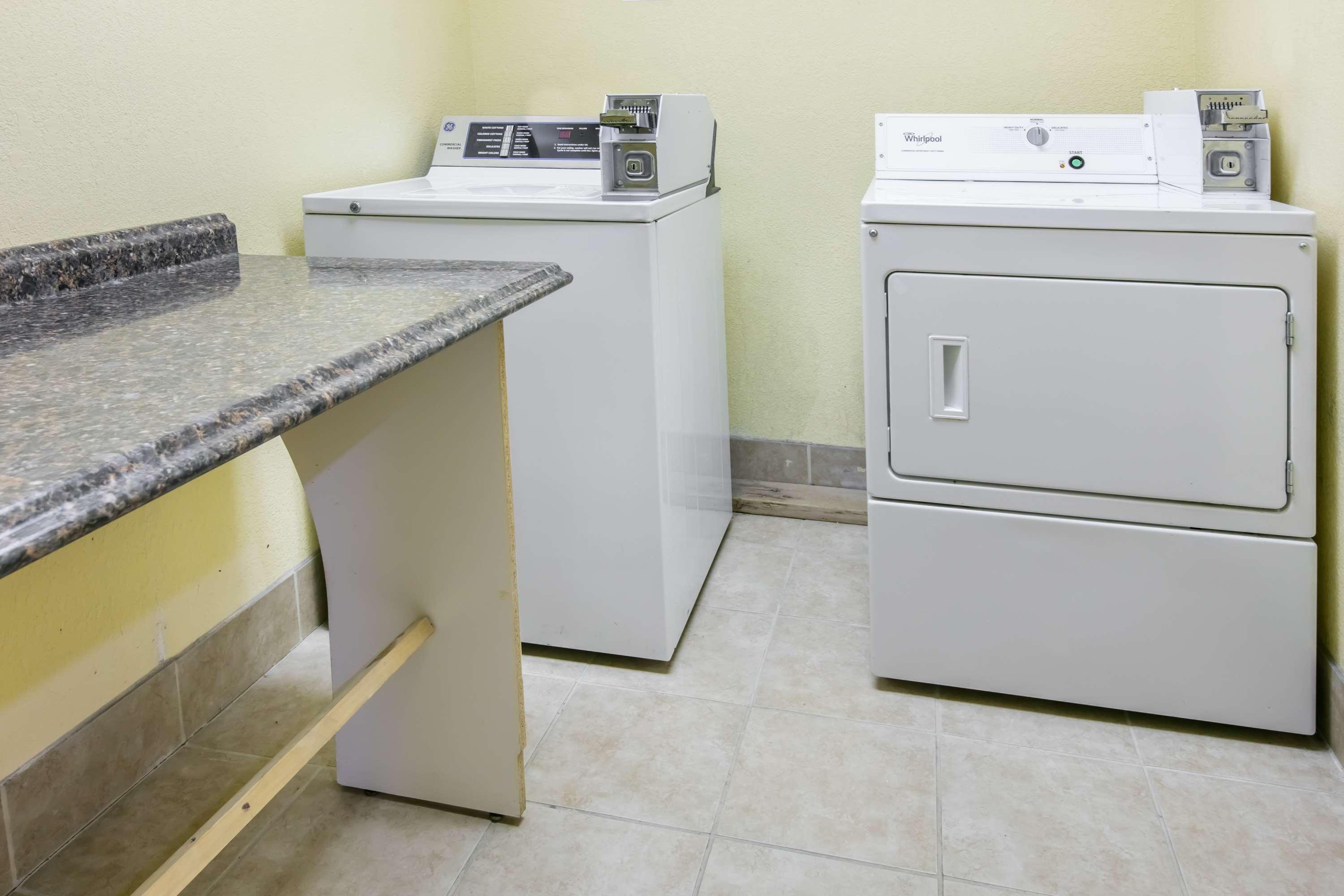 Days Inn Pryor Creek Экстерьер фото