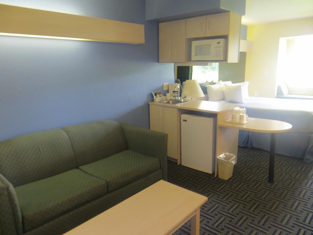 Days Inn Pryor Creek Экстерьер фото