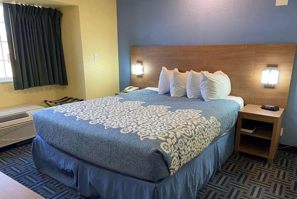 Days Inn Pryor Creek Номер фото