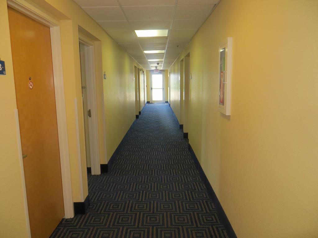 Days Inn Pryor Creek Экстерьер фото