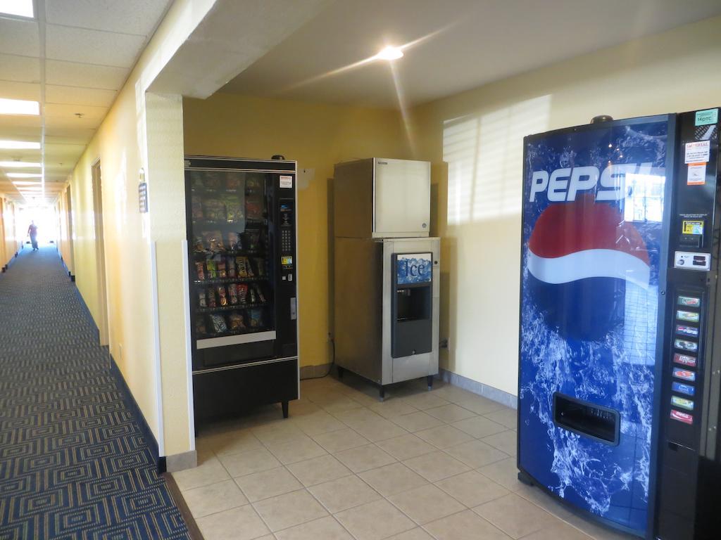 Days Inn Pryor Creek Экстерьер фото